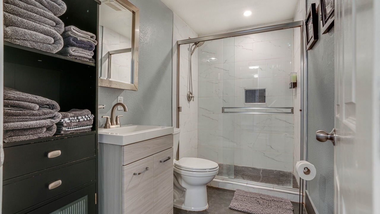Photo of Bathroom in Northwest Los Angeles Heights
