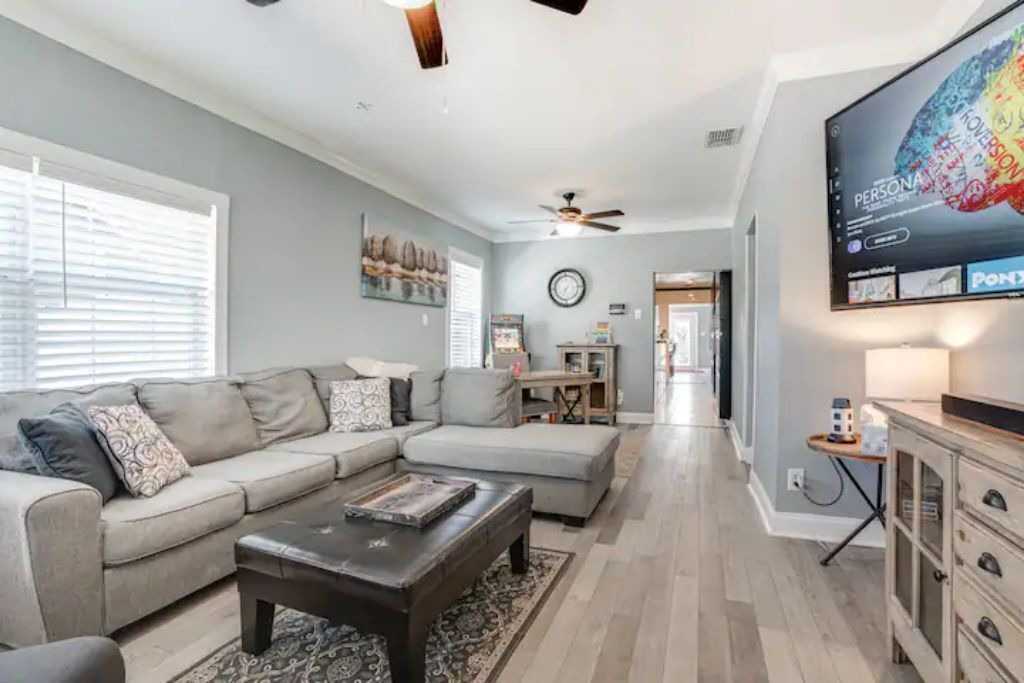 Photo of Livingroom in Northwest Los Angeles Heights