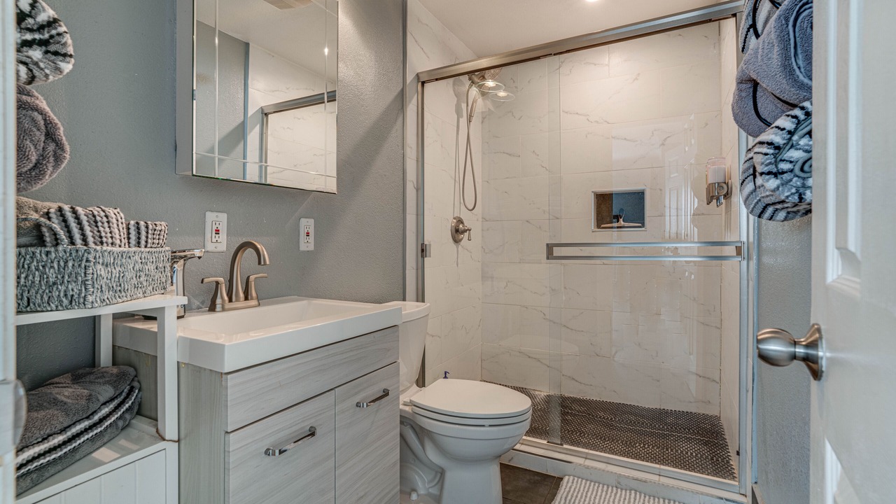 Photo of Bathroom in Northwest Los Angeles Heights