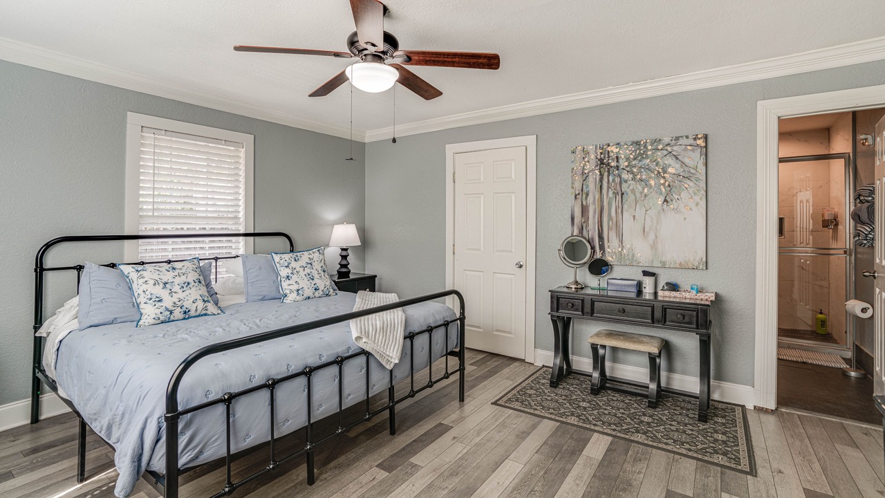 Photo of Bedroom in Northwest Los Angeles Heights
