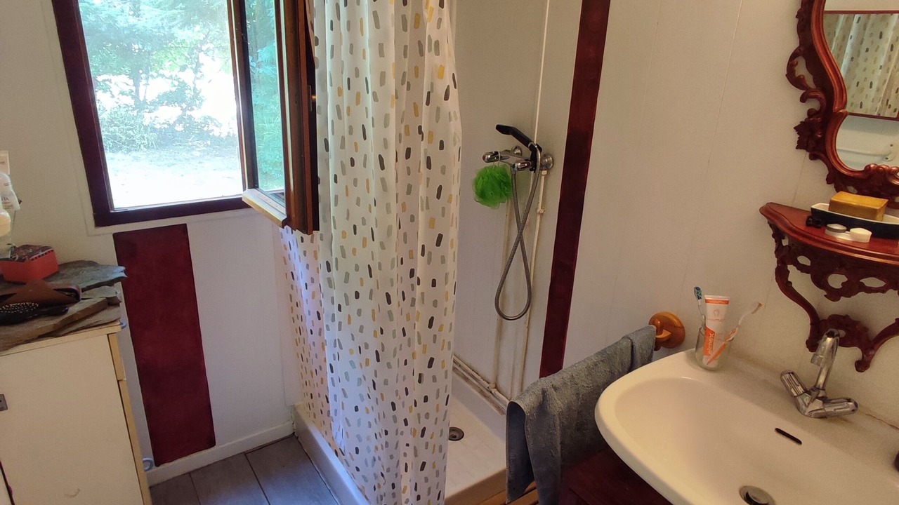 Photo of Bathroom in Saint-Frezal-de-Ventalon