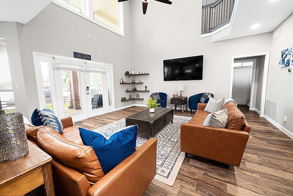 Photo of Livingroom in Gun Barrel City