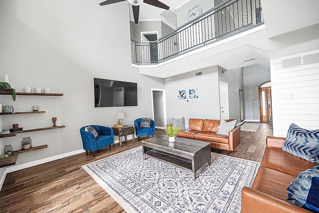 Photo of Livingroom in Gun Barrel City