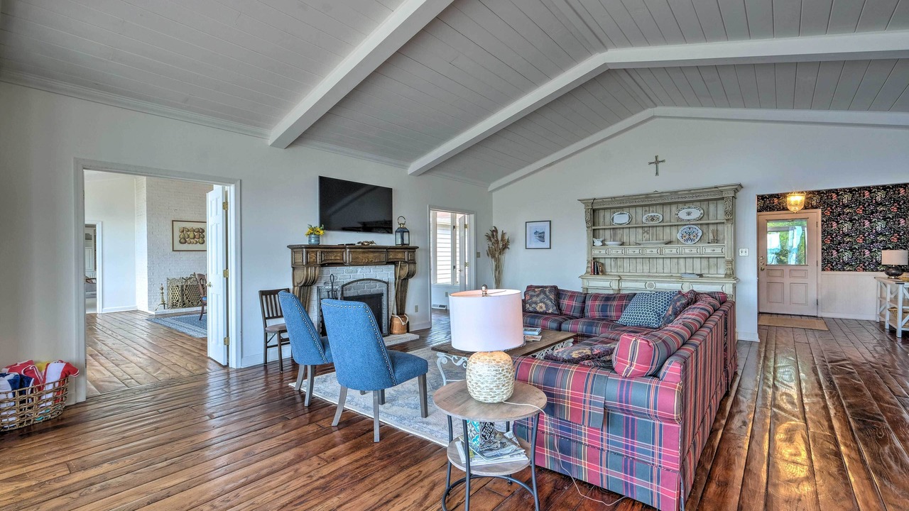 Photo of Livingroom in Leonardtown