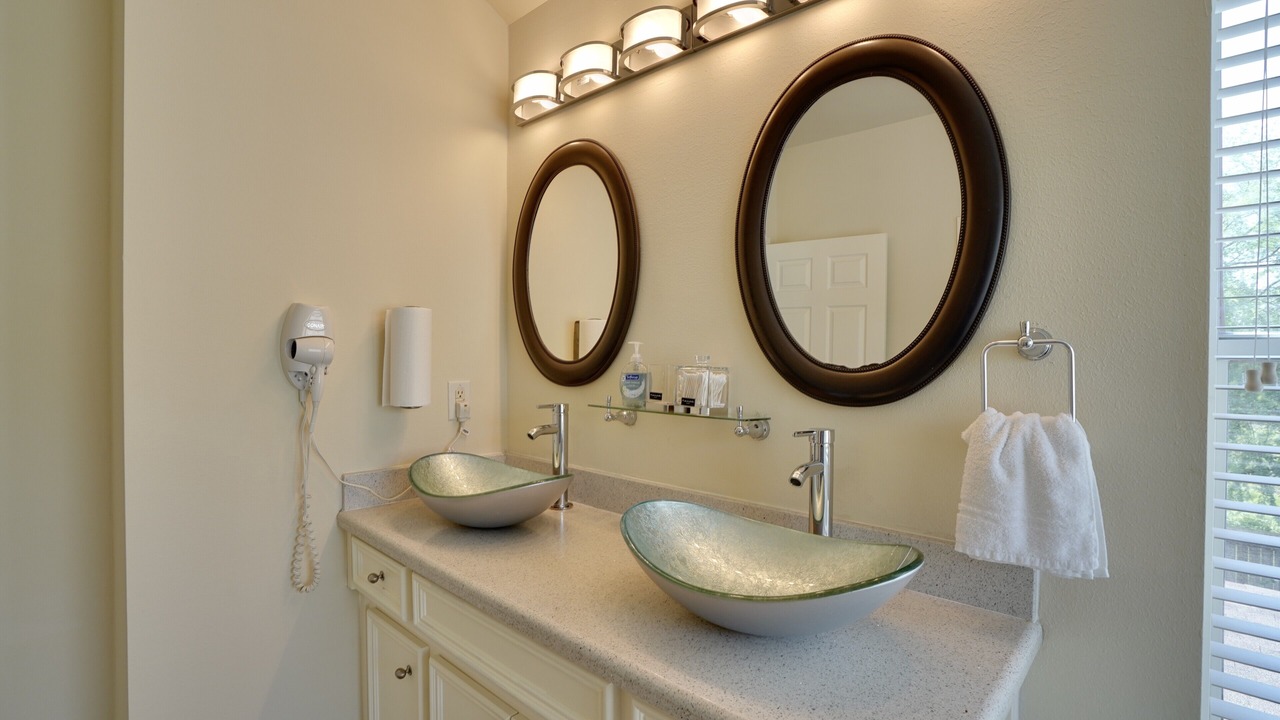 Photo of Bathroom in Clodine