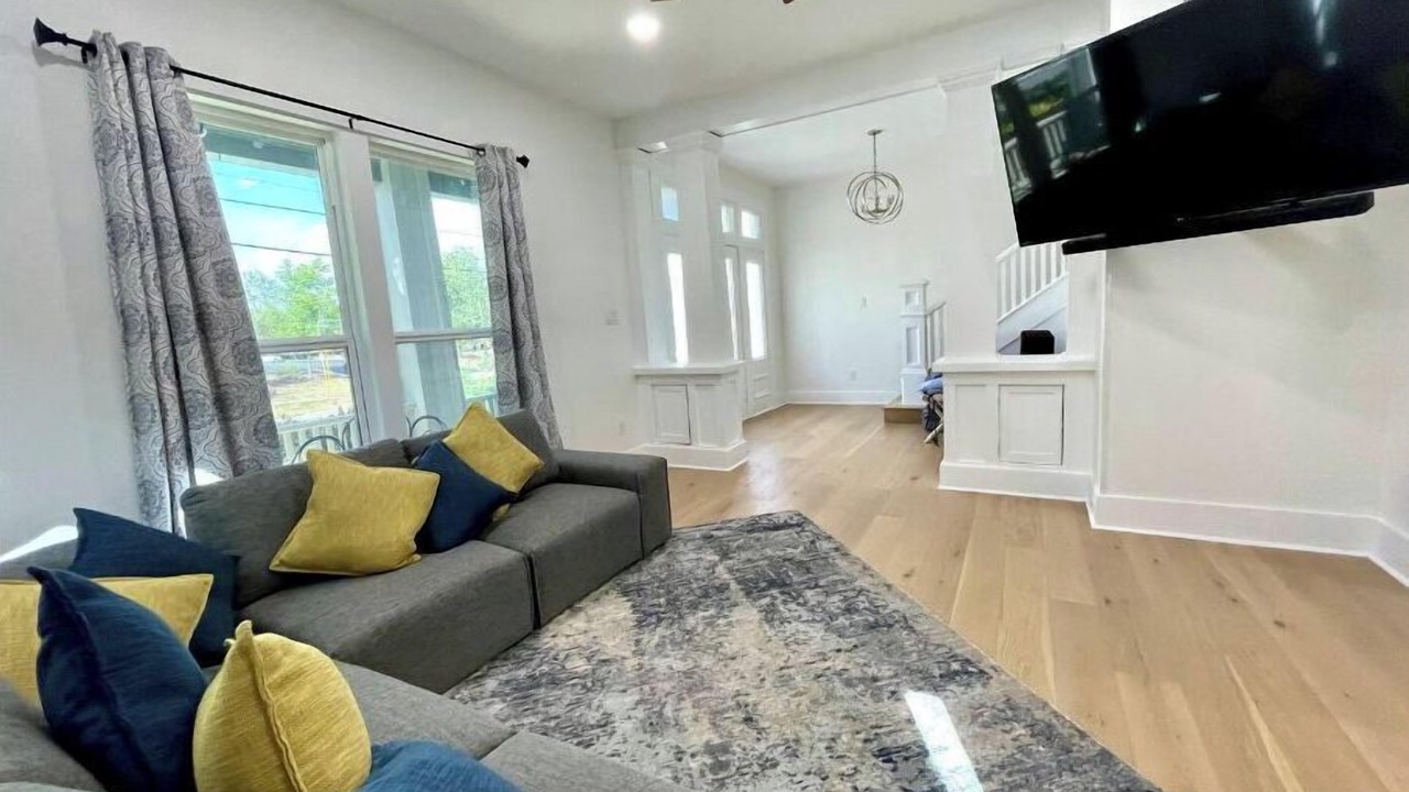 Photo of Livingroom in Mahncke Park