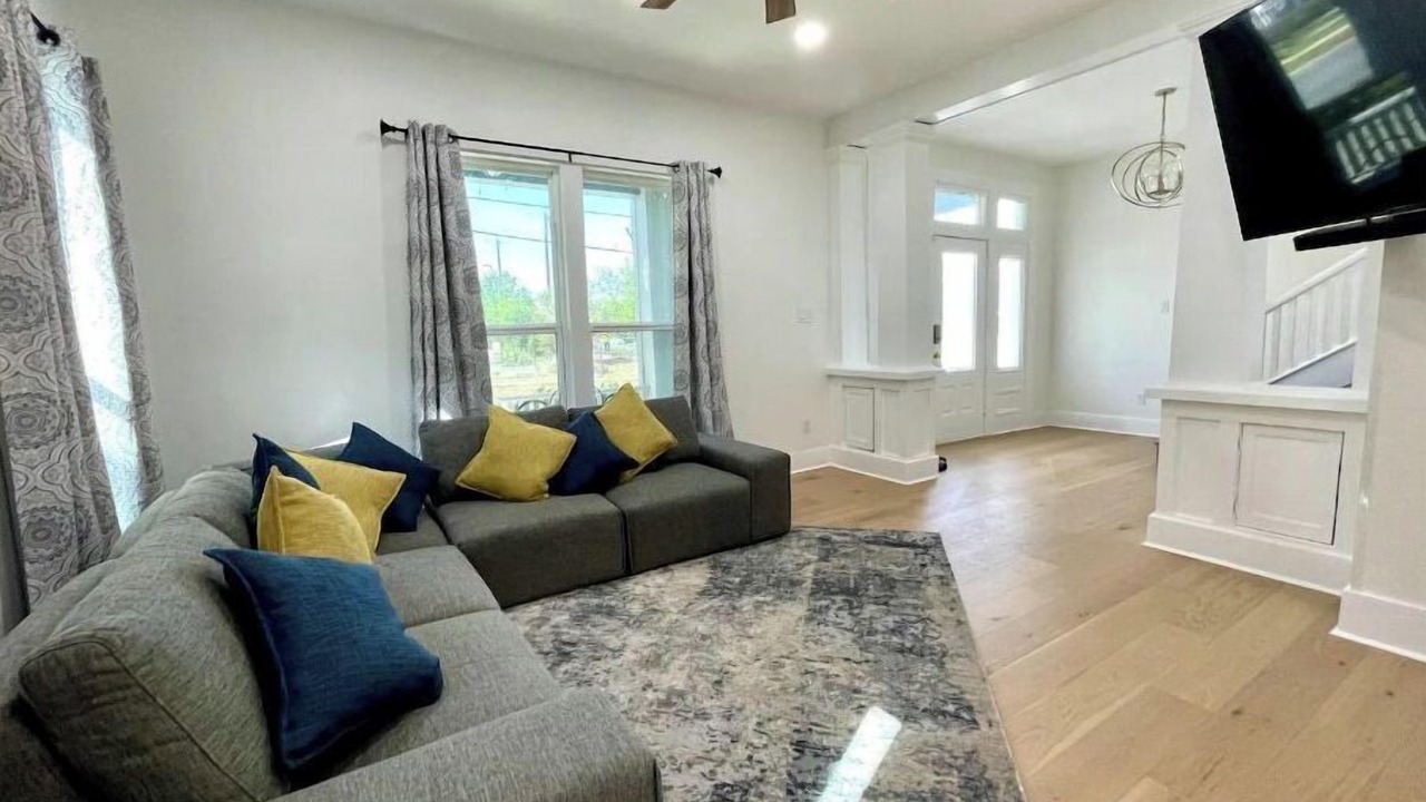 Photo of Livingroom in Mahncke Park