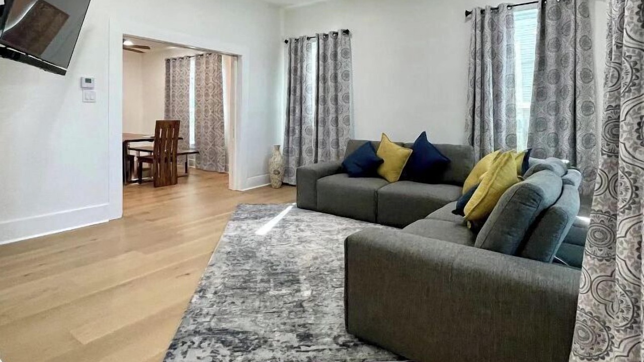 Photo of Livingroom in Mahncke Park