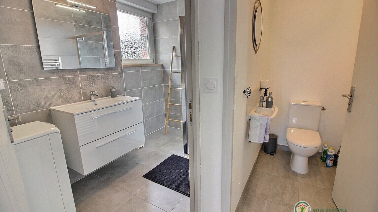 Photo of Bathroom in Plemet