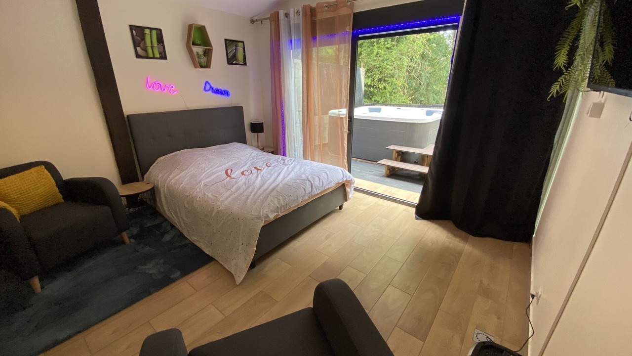 Photo of Bedroom in Semoy