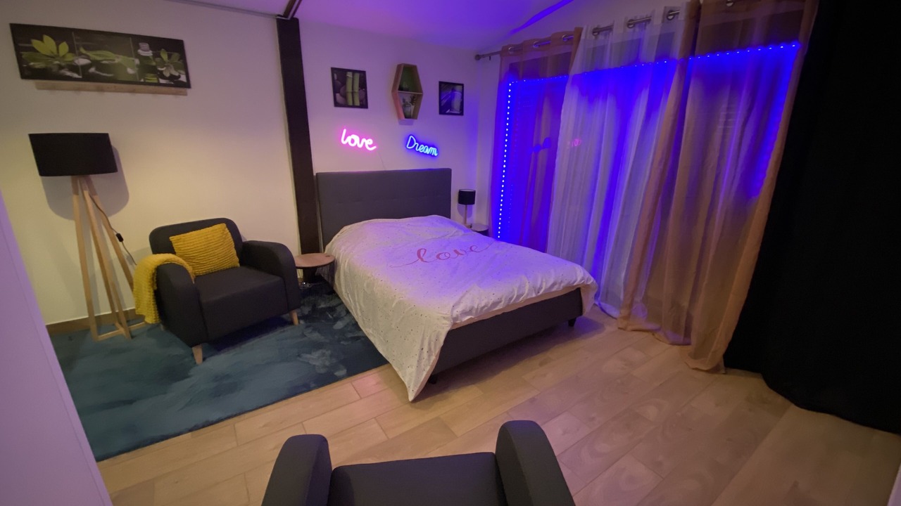 Photo of Bedroom in Semoy