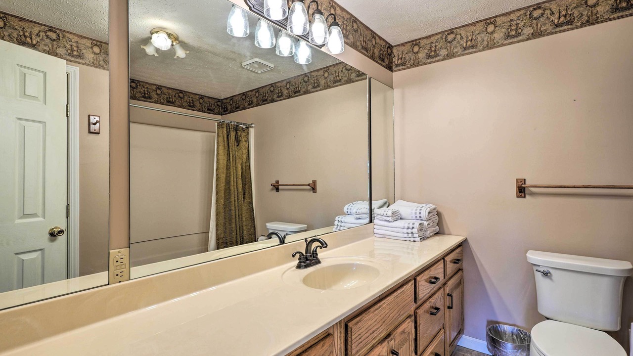 Photo of Bathroom in Mammoth Spring