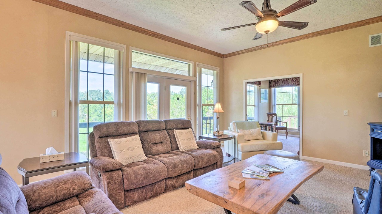 Photo of Livingroom in Mammoth Spring
