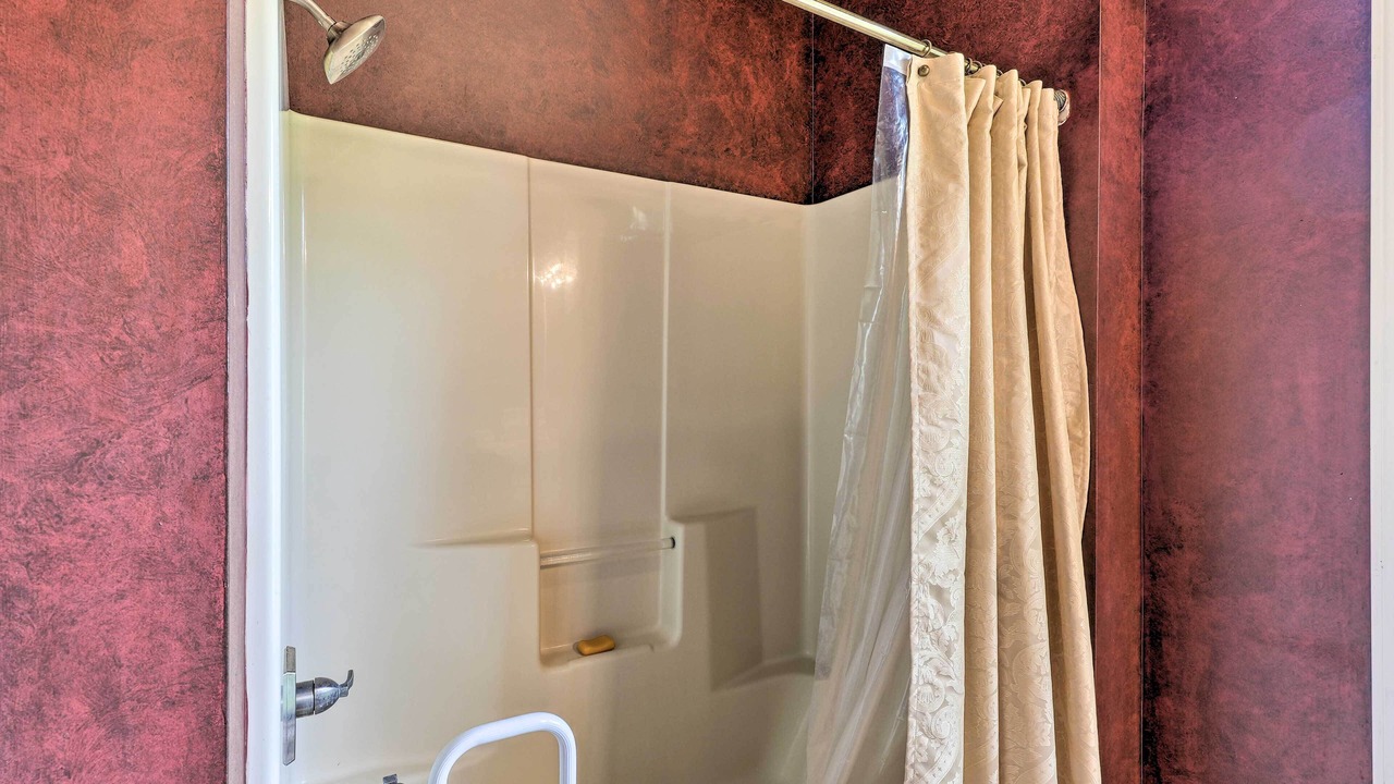 Photo of Bathroom in Mammoth Spring