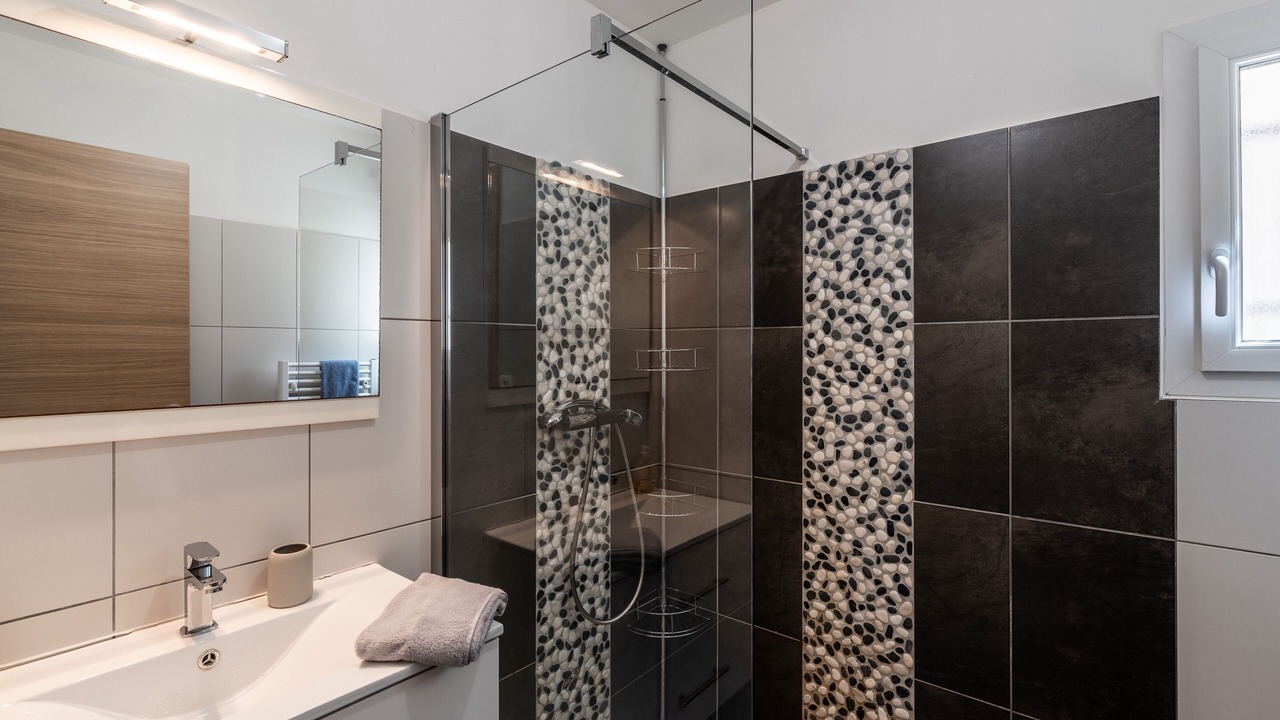 Photo of Bathroom in L'Ile-Rousse