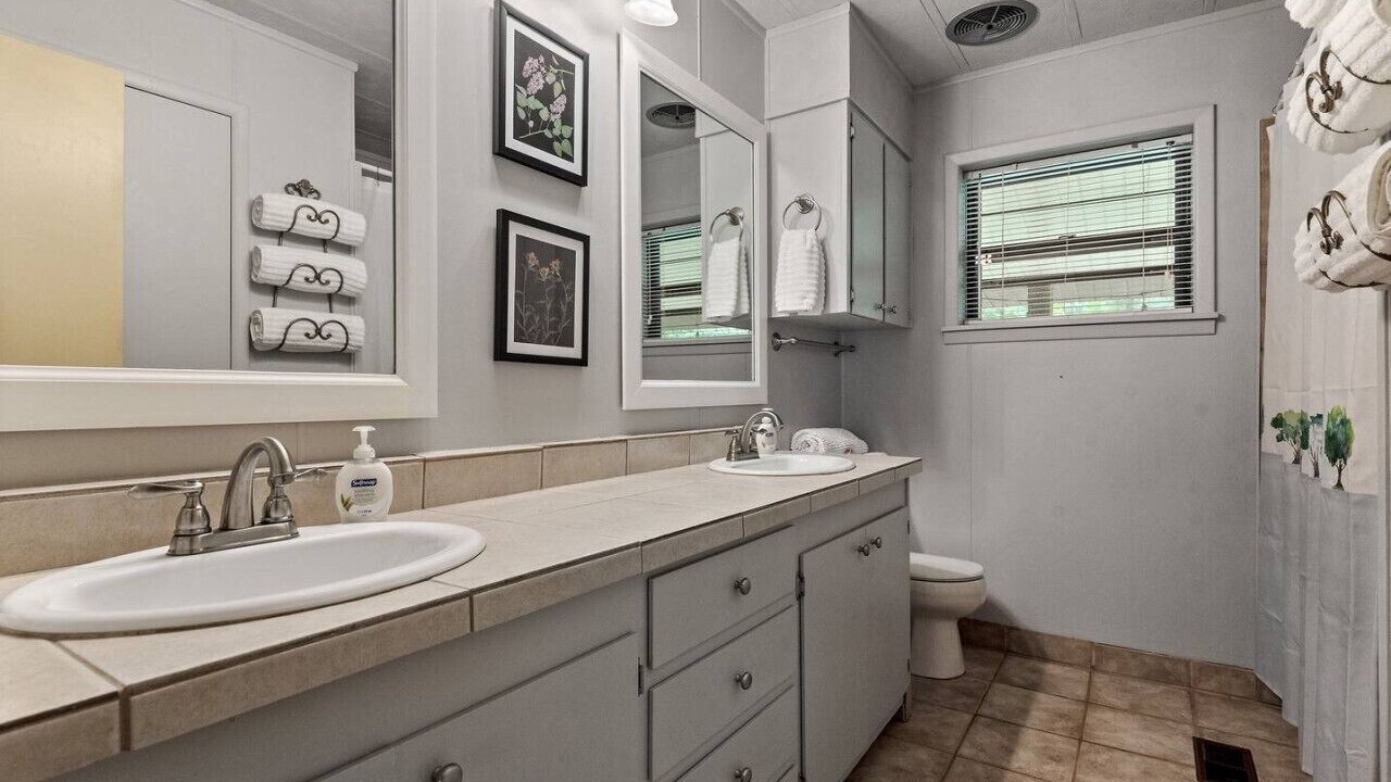 Photo of Bathroom in Jasper