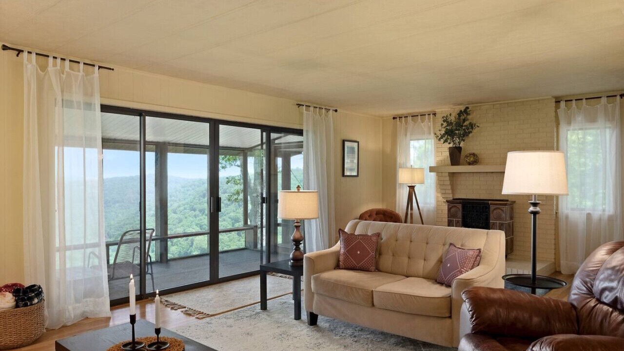 Photo of Livingroom in Jasper