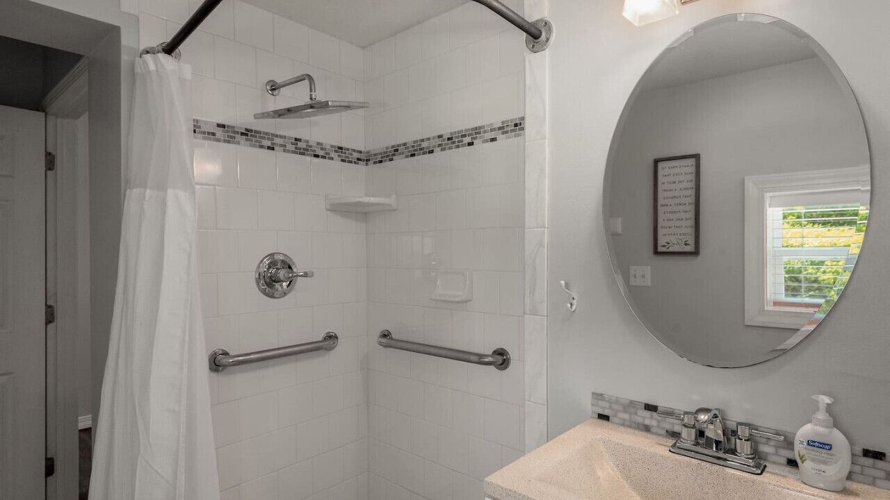 Photo of Bathroom in Jasper