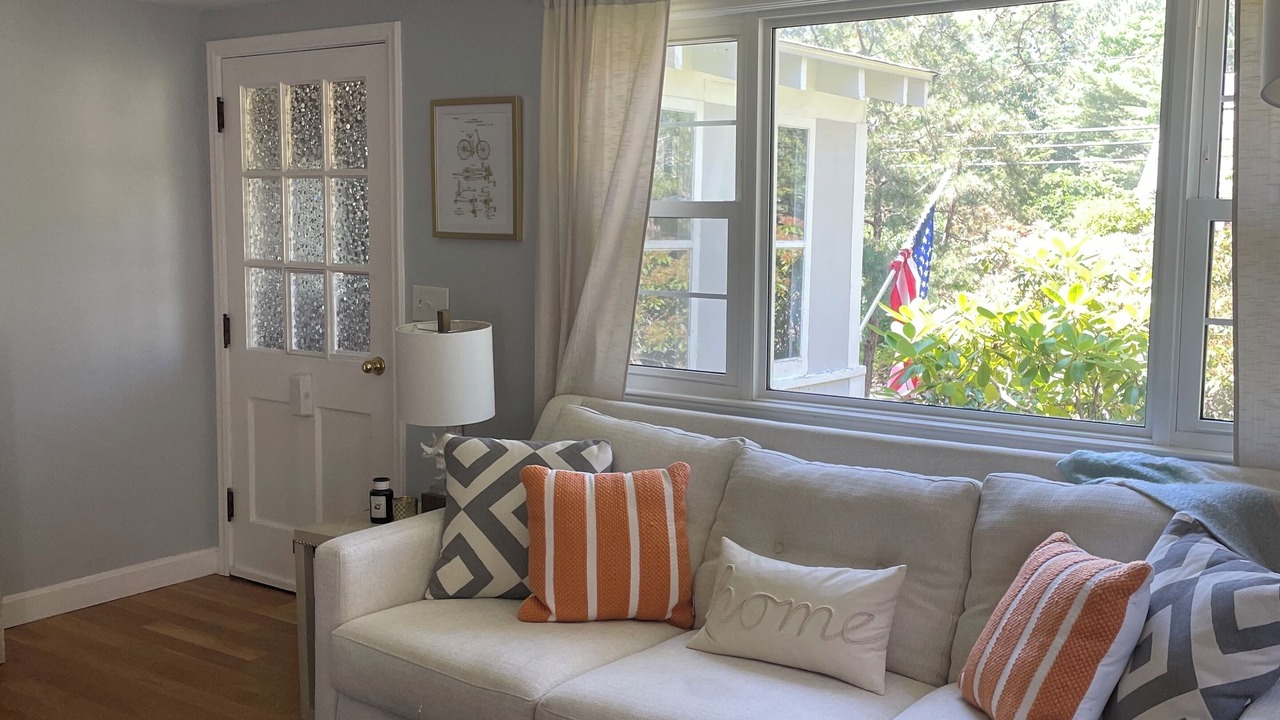 Photo of Livingroom in Cotuit
