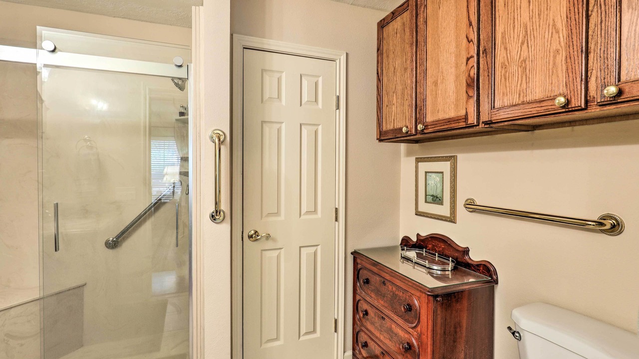 Photo of Bathroom in Oakwood