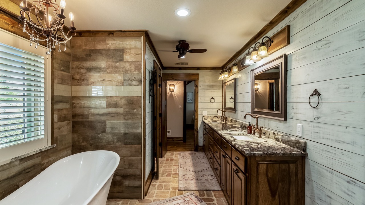 Photo of Bathroom in Gober