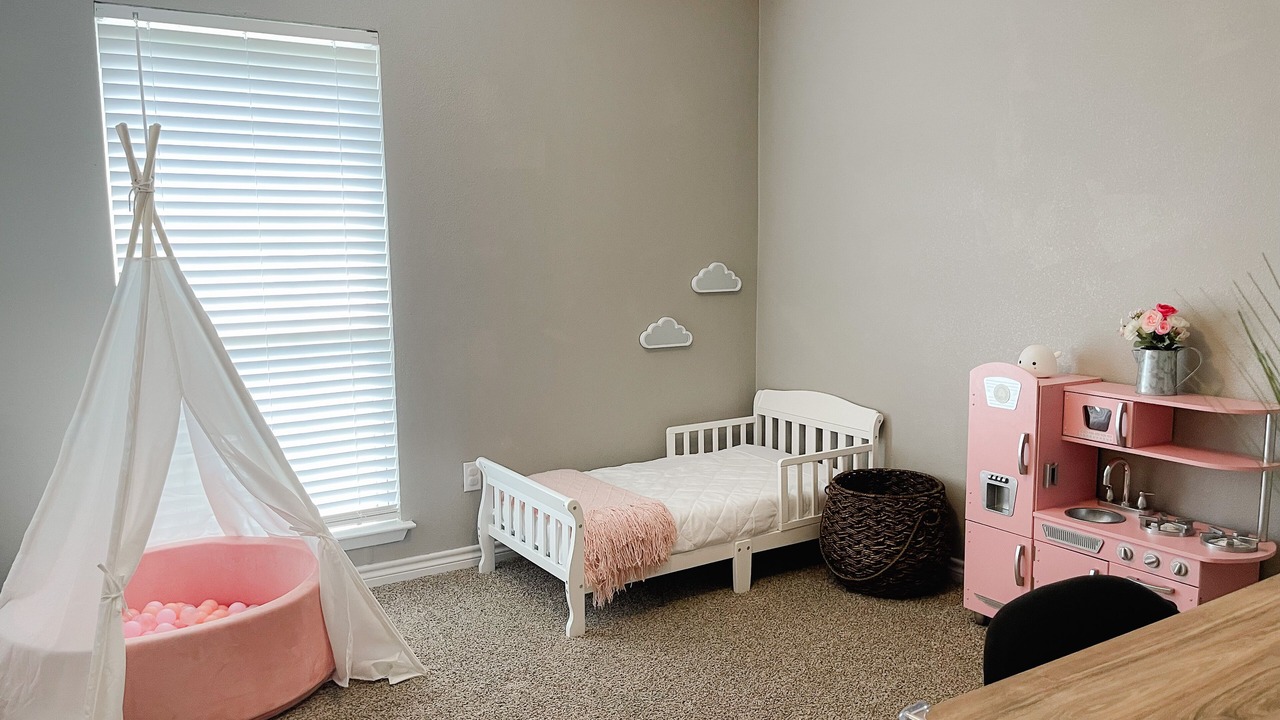 Photo of Bedroom in Garland