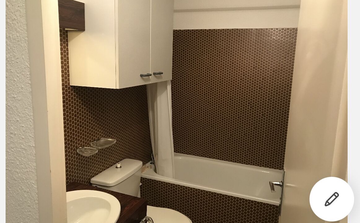 Photo of Bathroom in Saint-Aventin