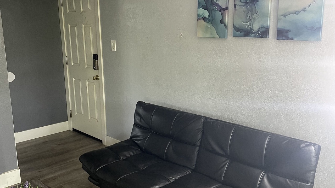 Photo of Livingroom in North Oak Park