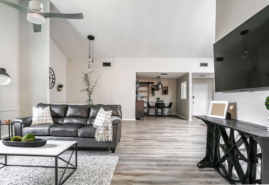 Photo of Livingroom in Raintree