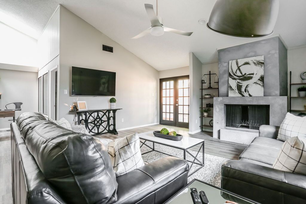 Photo of Livingroom in Raintree
