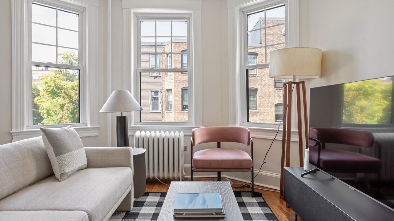 Photo of Livingroom in Cleveland Circle