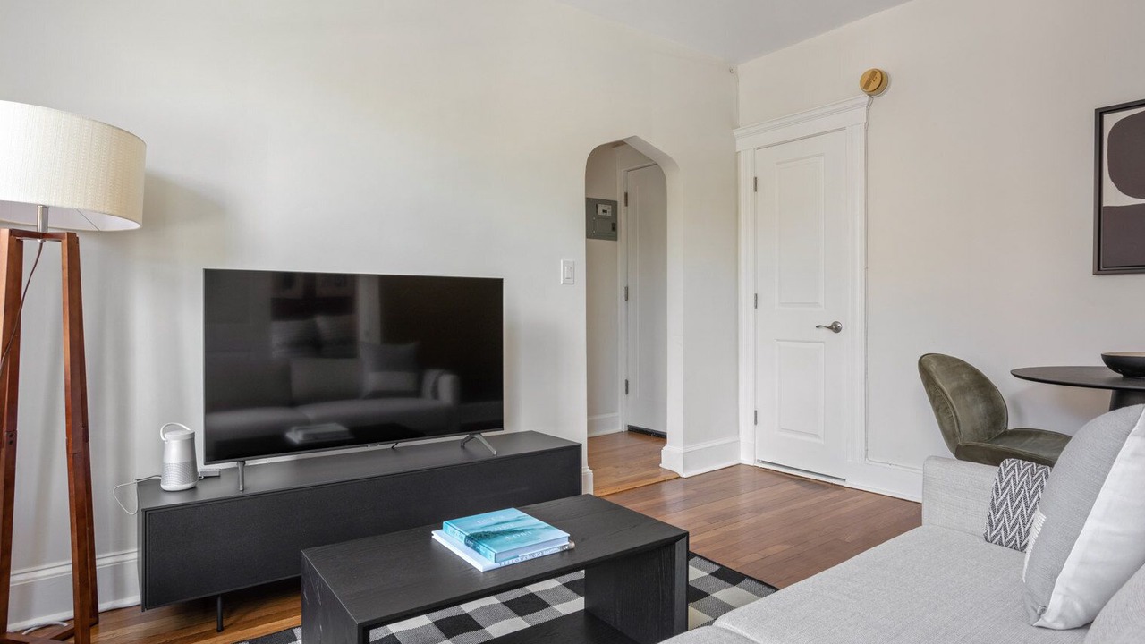 Photo of Livingroom in Cleveland Circle