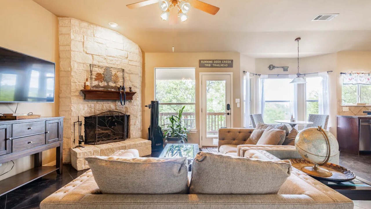 Photo of Livingroom in Cardinal Hills Estates