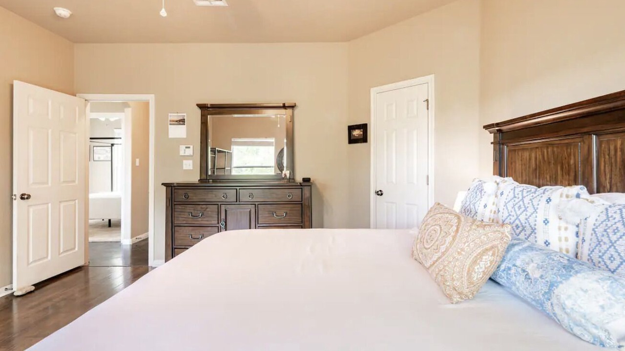 Photo of Bedroom in Cardinal Hills Estates