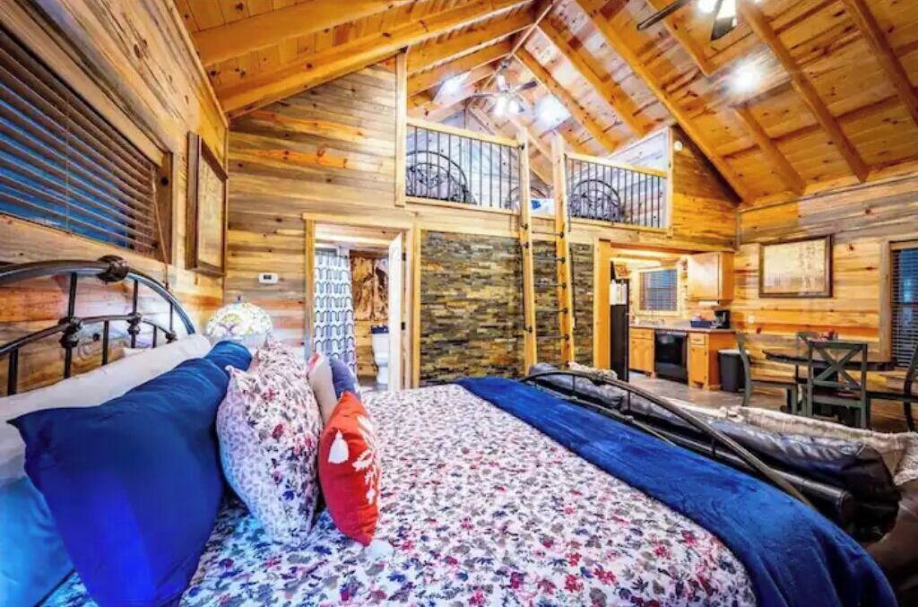 Photo of Bedroom in Hochatown