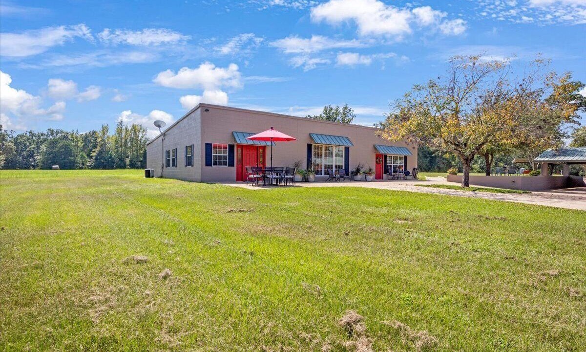 Photo of Outdoor in Mineola