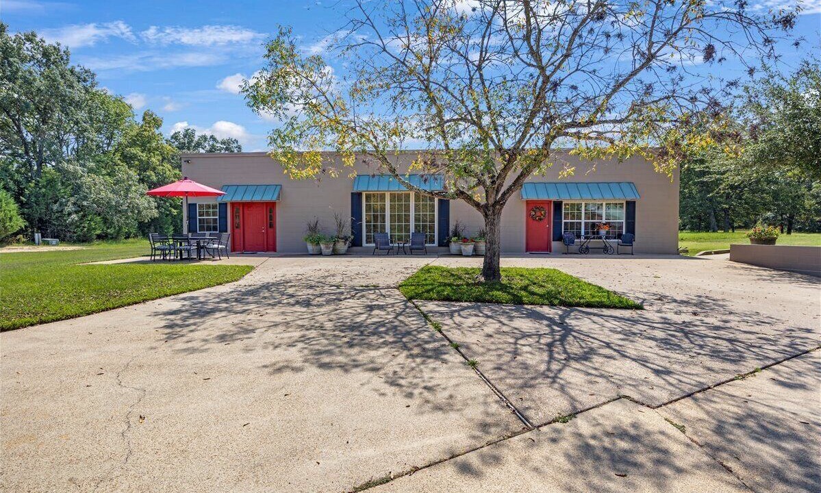 Photo of Outdoor in Mineola