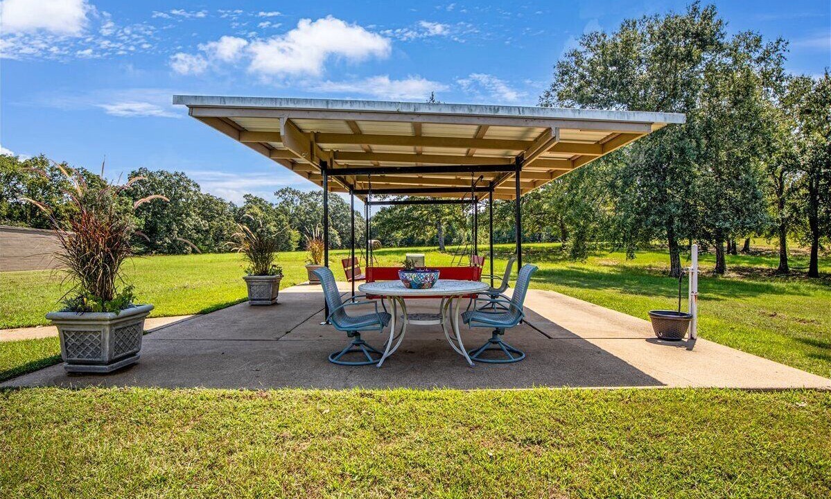 Photo of Outdoor in Mineola
