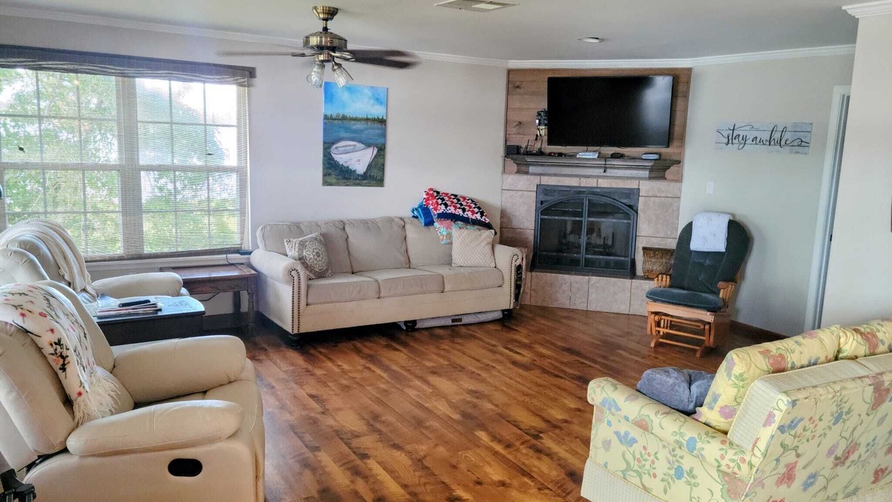 Photo of Livingroom in Dry Creek