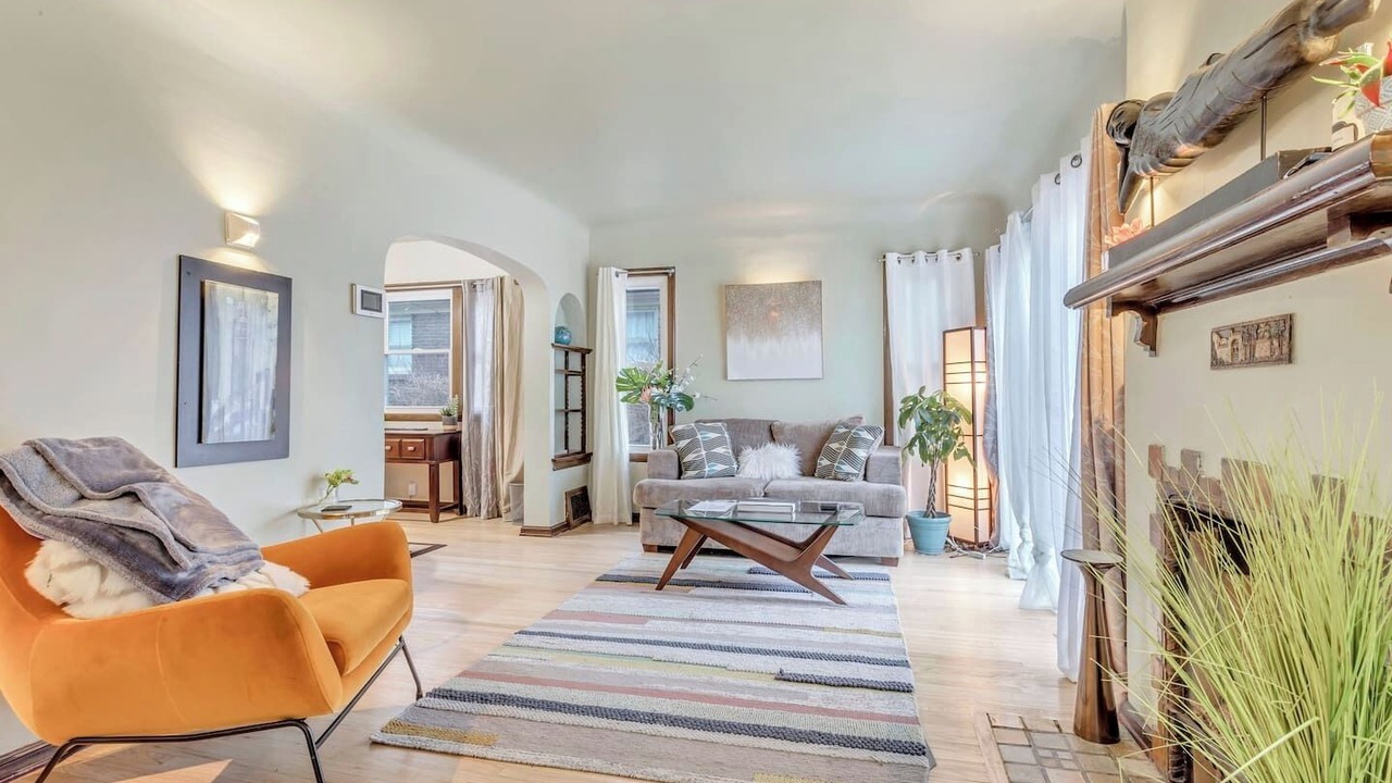 Photo of Livingroom in Yalecrest