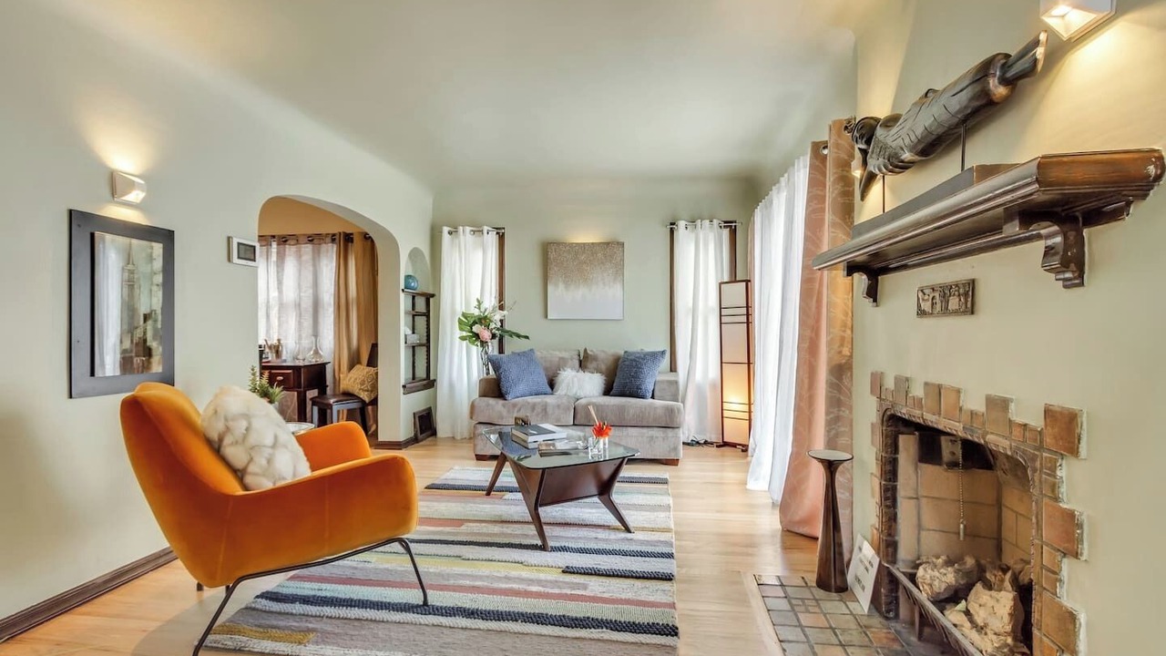 Photo of Livingroom in Yalecrest