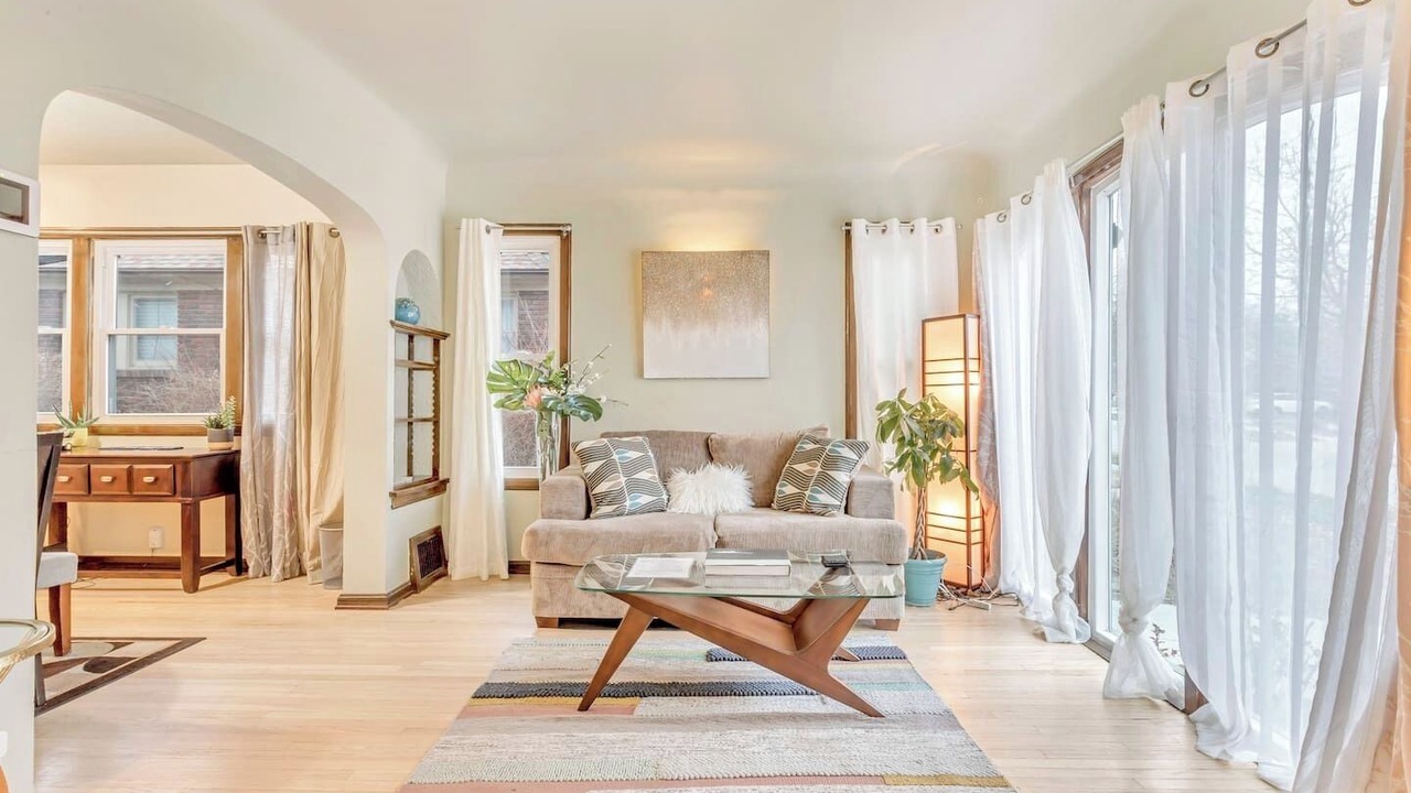 Photo of Livingroom in Yalecrest