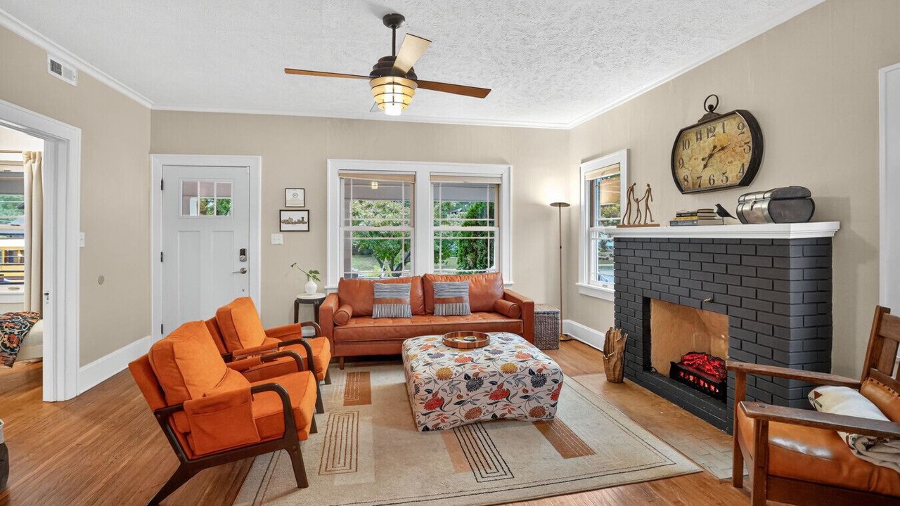 Photo of Livingroom in Rountree