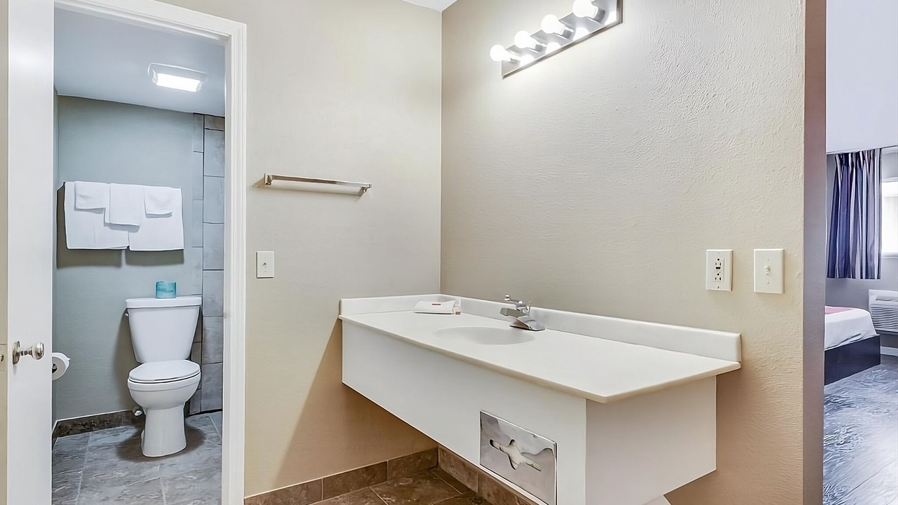 Photo of Bathroom in Elk City