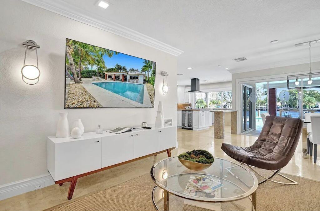 Photo of Livingroom in Santa Barbara Estates