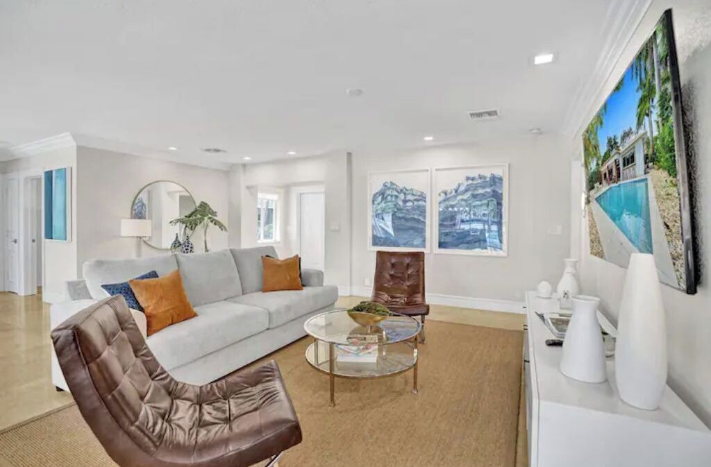 Photo of Livingroom in Santa Barbara Estates