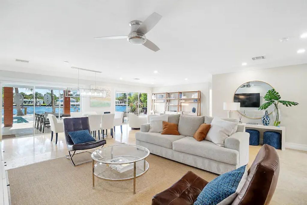 Photo of Livingroom in Santa Barbara Estates