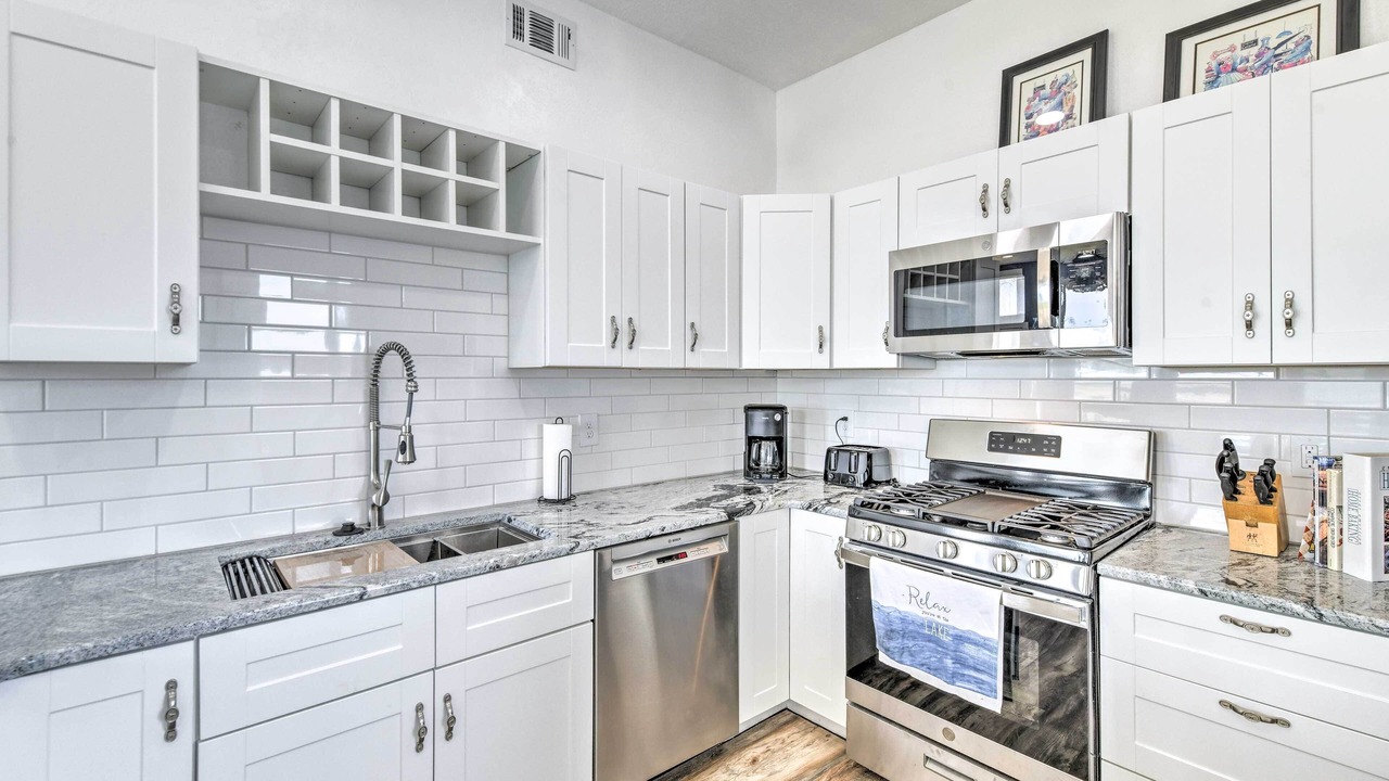 Photo of Kitchen in Lakeside City