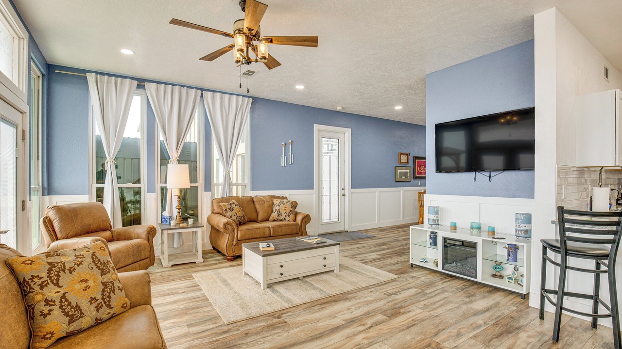 Photo of Bedroom in Lakeside City