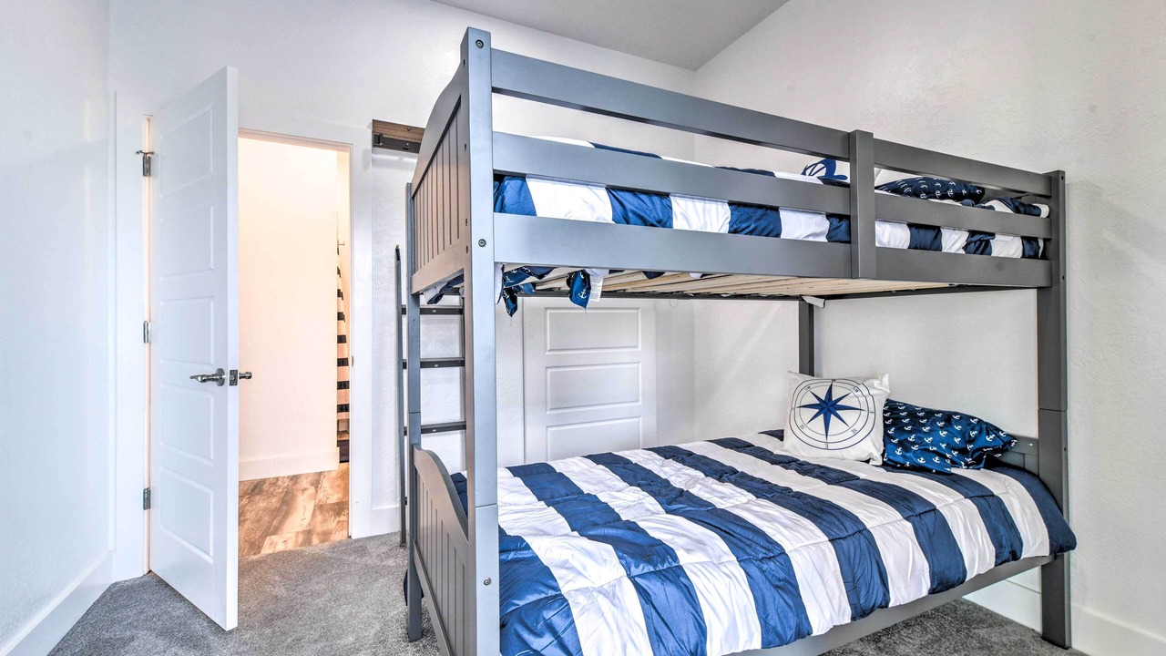 Photo of Bedroom in Lakeside City